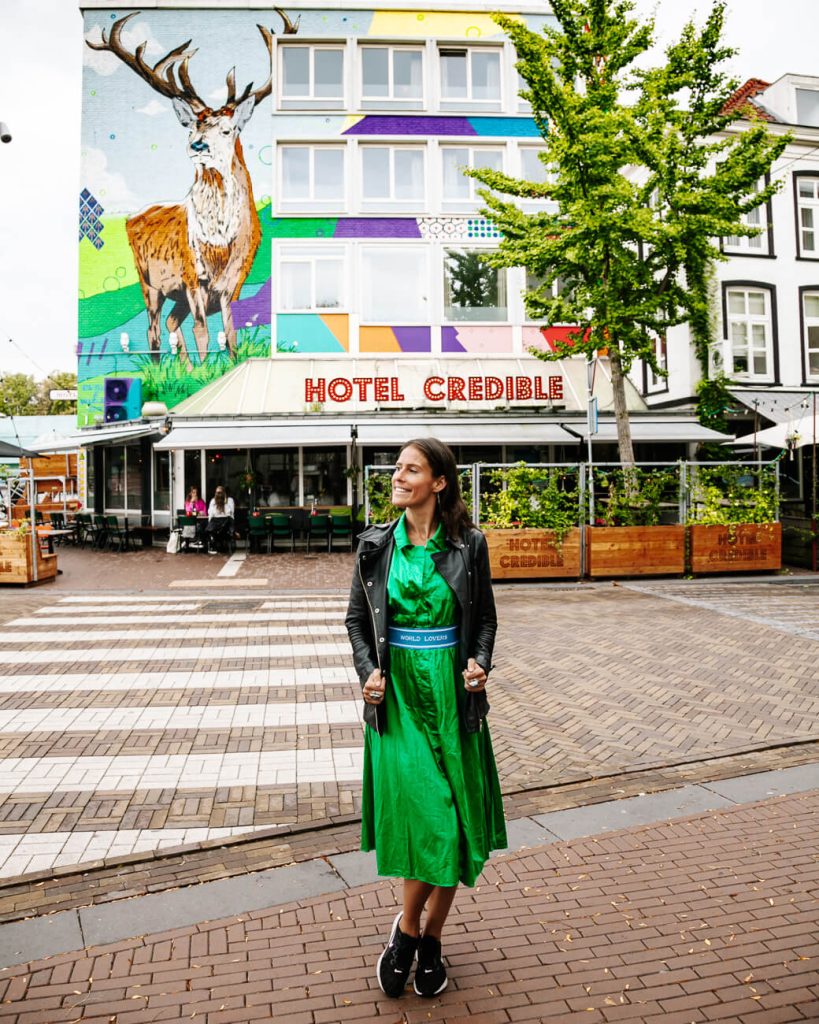 Deborah voor Hotel Credible, in het centrum van Nijmegen