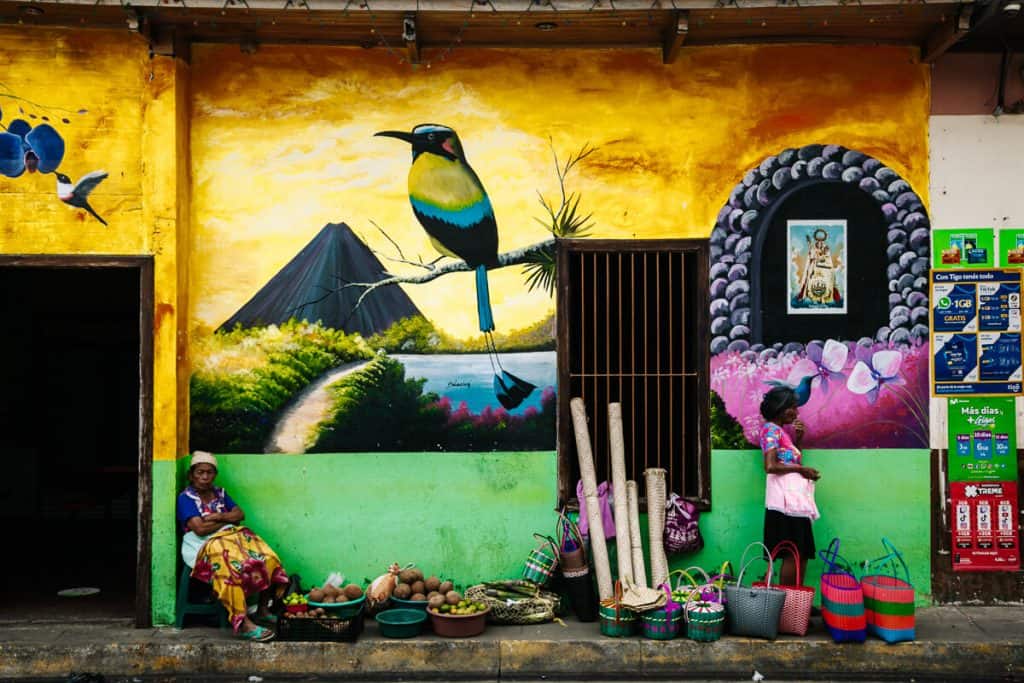 Street art in Juayua - gelegen in de bergen langs de bloemenroute in El Salvador.