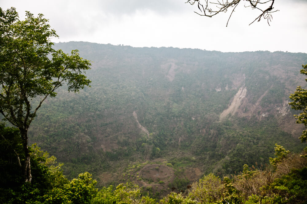 Het nationale park El Boqueron ligt op de top van de San Salvador vulkaan. Deze vulkaan zorgde in 1917 voor een uitbarsting die grote delen van de stad verwoestte. Tegenwoordig kun je de inactieve vulkaan, die uit twee kraters bestaat, bezoeken