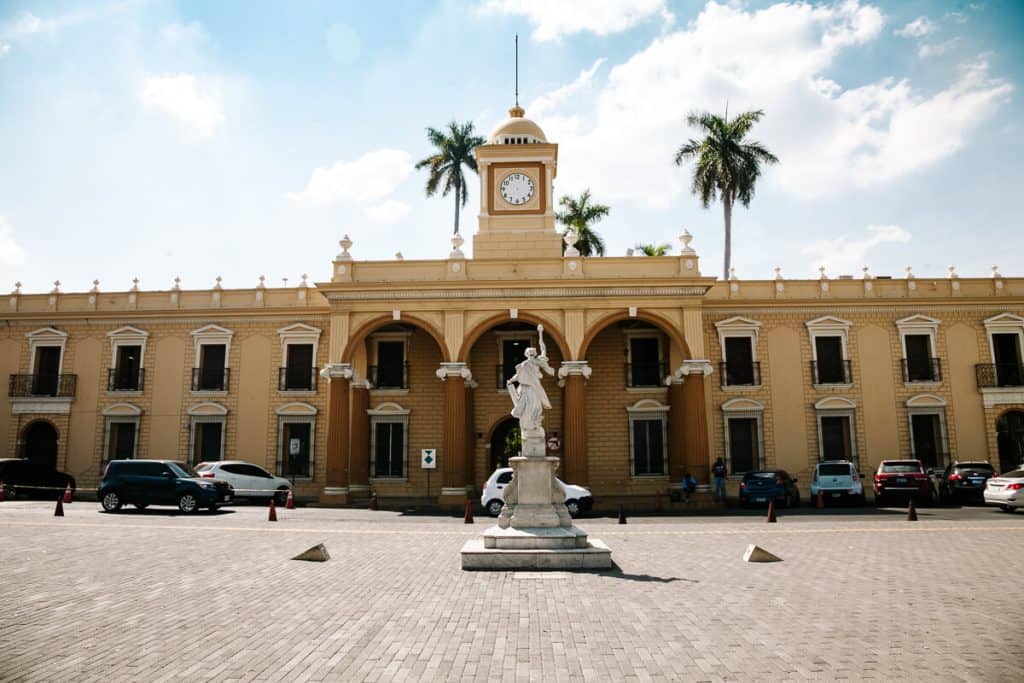 Santa Ana is de tweede stad van El Salvador en de hoofdstad van de gelijknamige provincie. 