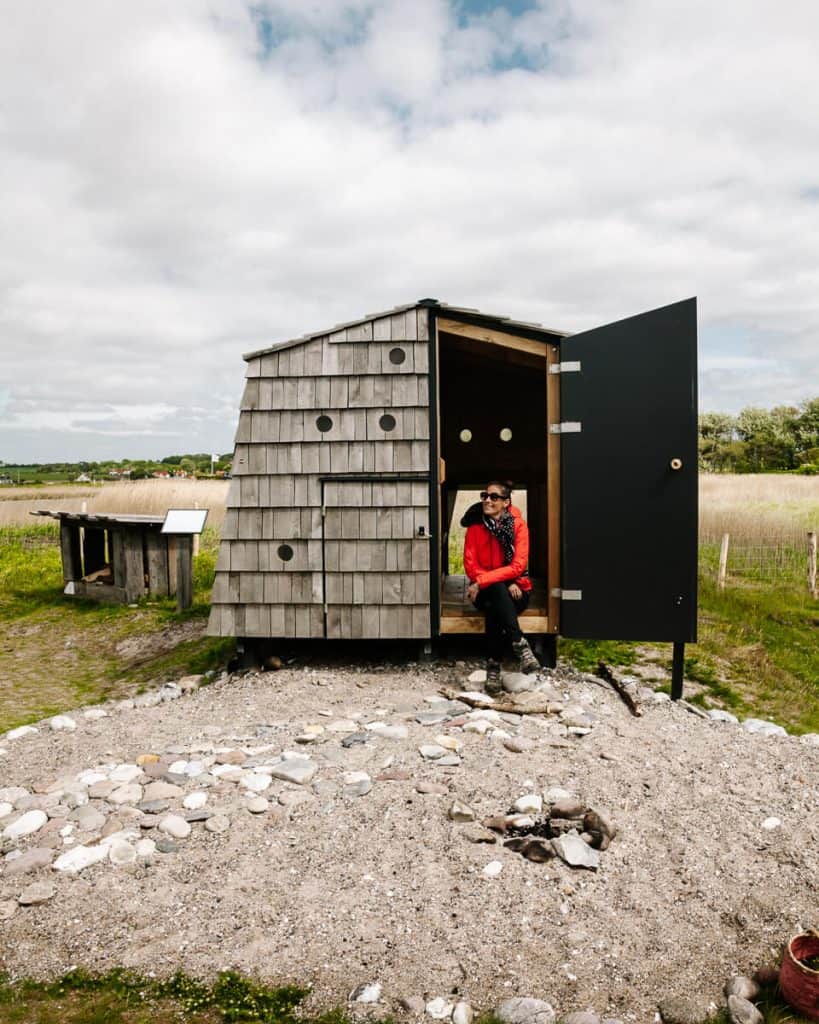Door heel Denemarken vind je shelters, simpele hutjes, midden in de natuur, waar je in kunt overnachten.