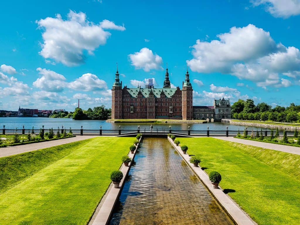 One of the top sights and things to do in Denmark if you like castles is Frederiksborg. Frederiksborg Castle is located in Hillerød and was built in the early 17th century as a royal residence for King Christian IV of Denmark-Norway.