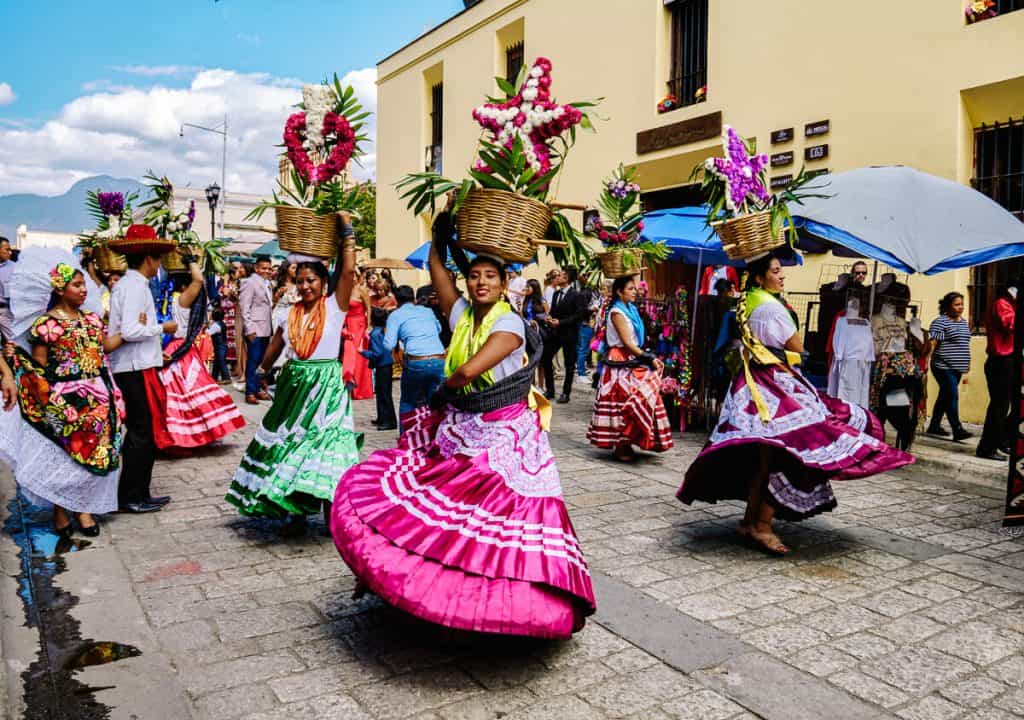 Ongeacht wanneer je Oaxaca in Mexico bezoekt, de kans is groot dat je op een of andere culturele viering of religieuze processie op straat stuit. 