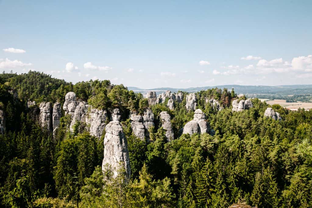 Het Boheems Paradijs, Český ráj, bestaat uit verschillende rotssteden, met indrukwekkende rotsen, muren en torens van zandsteen. 