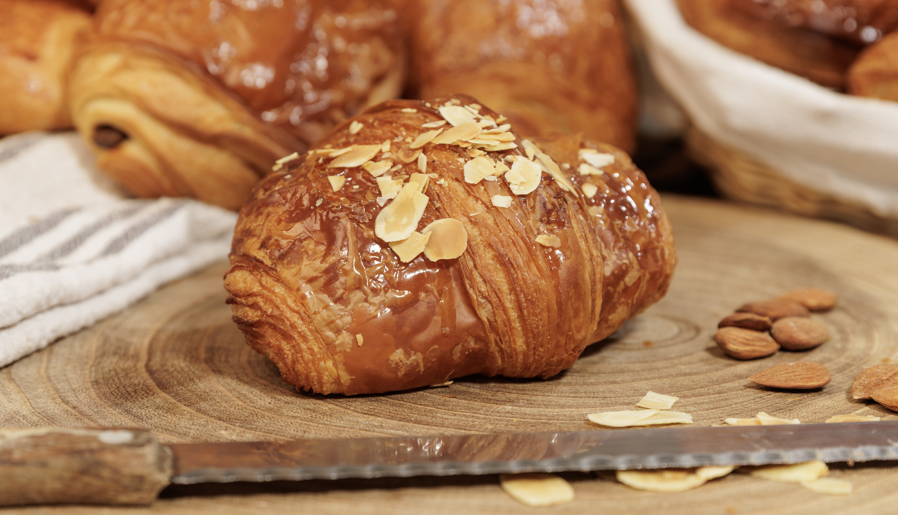 croissant-pate-amande_MG_9408_1848-1059