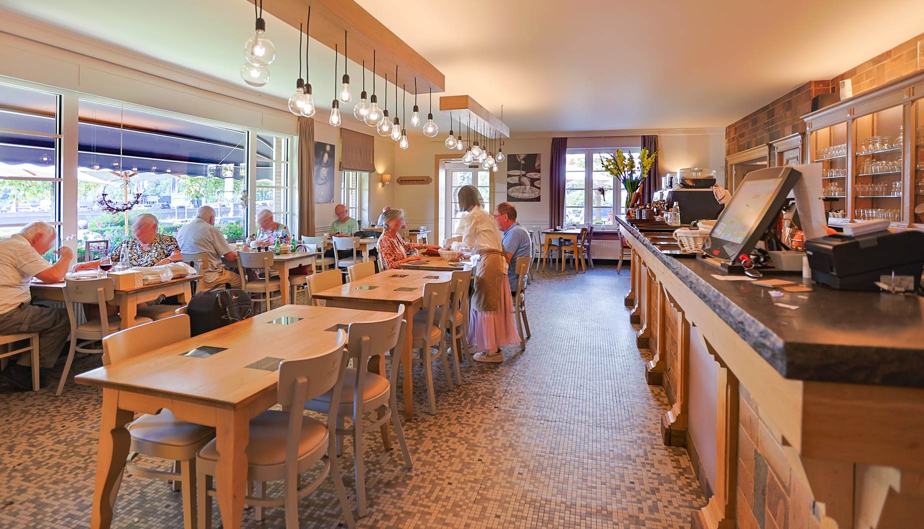salle-restaurant-0248-1848-1059