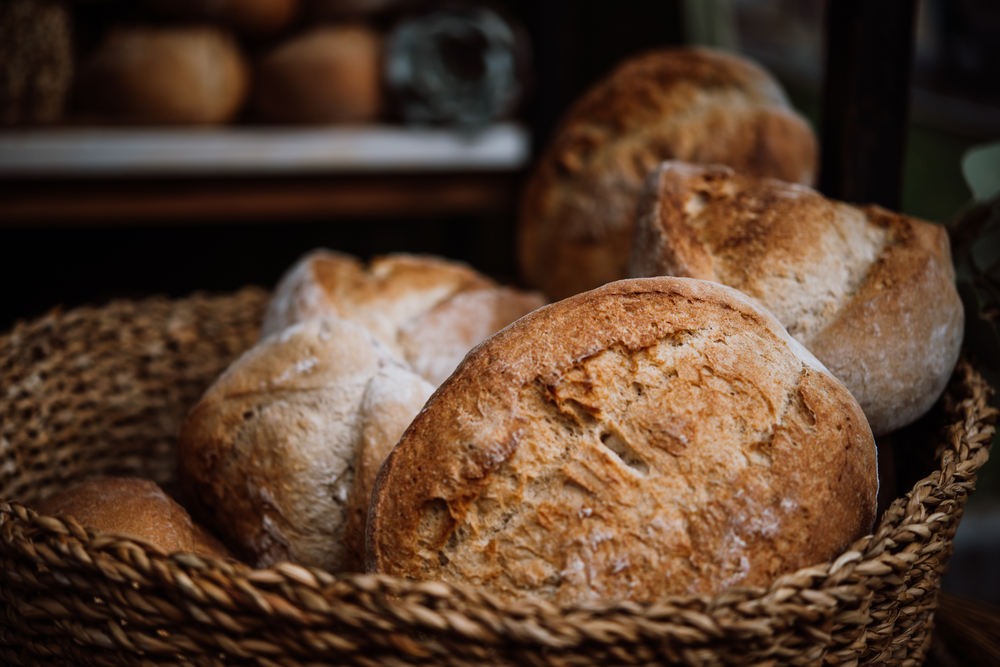 Artisanal,Bread,On,Sale,At,A,Street,Pop-up,Market.,Bakery appellation-boulangerie-artisanale