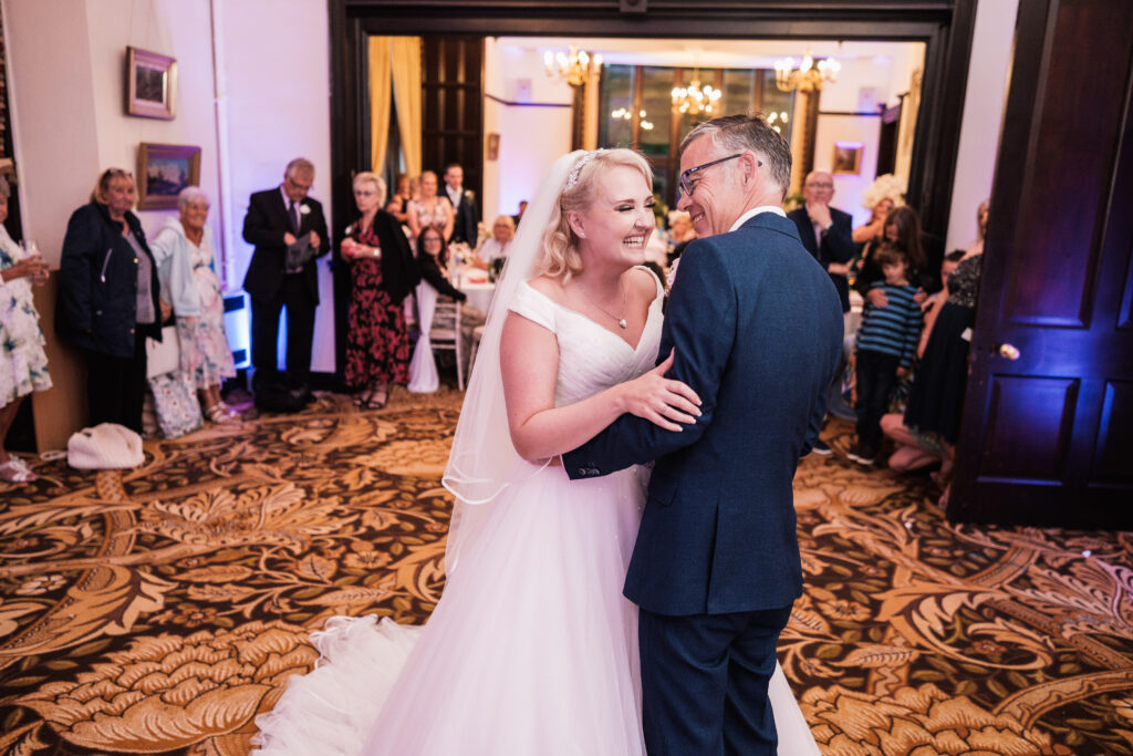 Read more about the article Walton Hall Wedding Photographer – Candid Wedding Photos