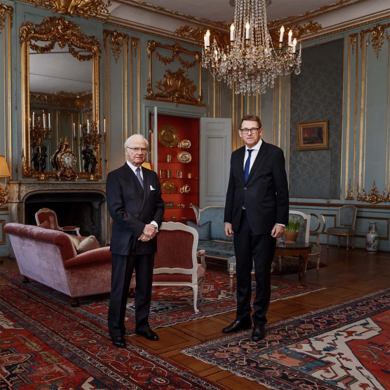 Sweden's King Carl Gustaf and the Speaker of the Parliament of Finland, Matti Vanhanen, at the Royal Palace in Stockholm.  / TT Nyhetsbyrån.