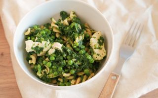 Foto van de pasta met kip en spinaziesaus van Peanuts & Nutmeg.