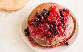 Foto van de chocoladepannenkoeken van Peanuts & Nutmeg.