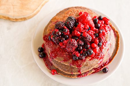 Foto van de chocoladepannenkoeken van Peanuts & Nutmeg.