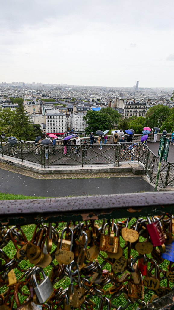 Blick von Sacre Coeur in Paris im Regen