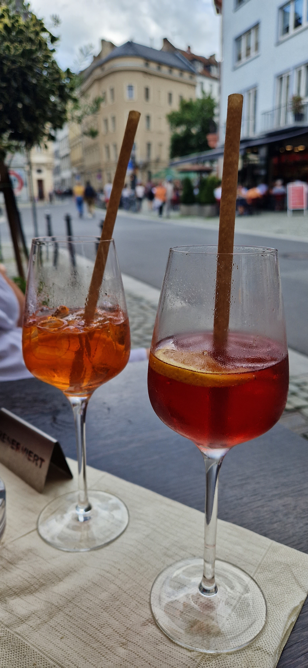 Aperol in Main. Schöner Shoppingtag geht schön zu Ende. 