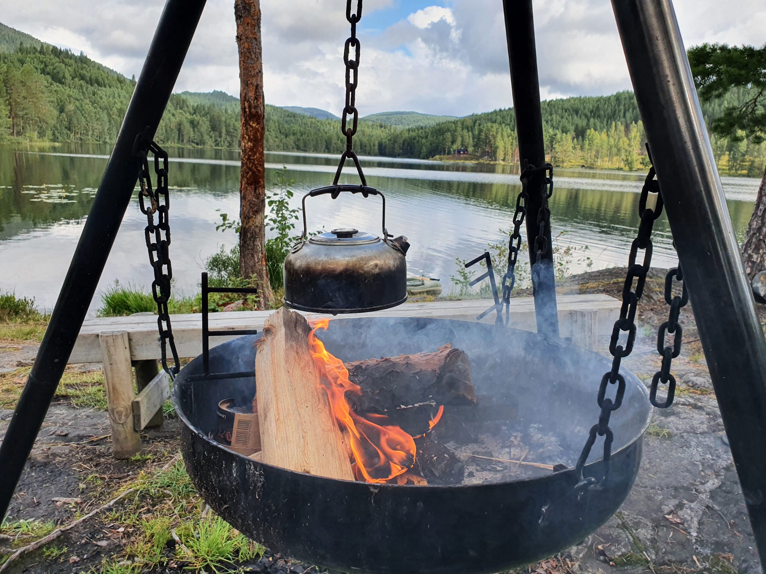 SeterTjern. DNT hytte åpen grillplass og seter. Hovinkoia