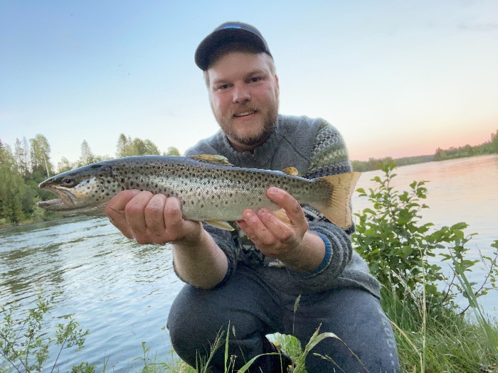 Sommer. Ørret 1,2kg tatt på Rapala «MOF»