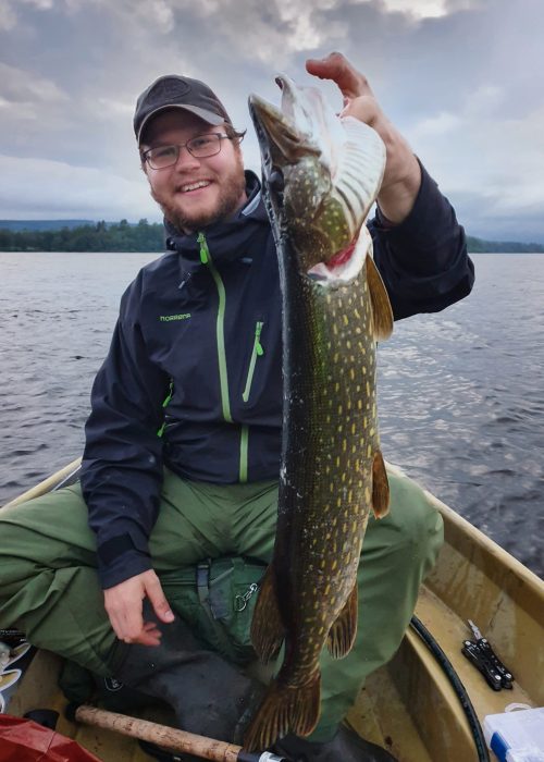 Fiske med Popper. Agn etter abbor og gjedde. fiske