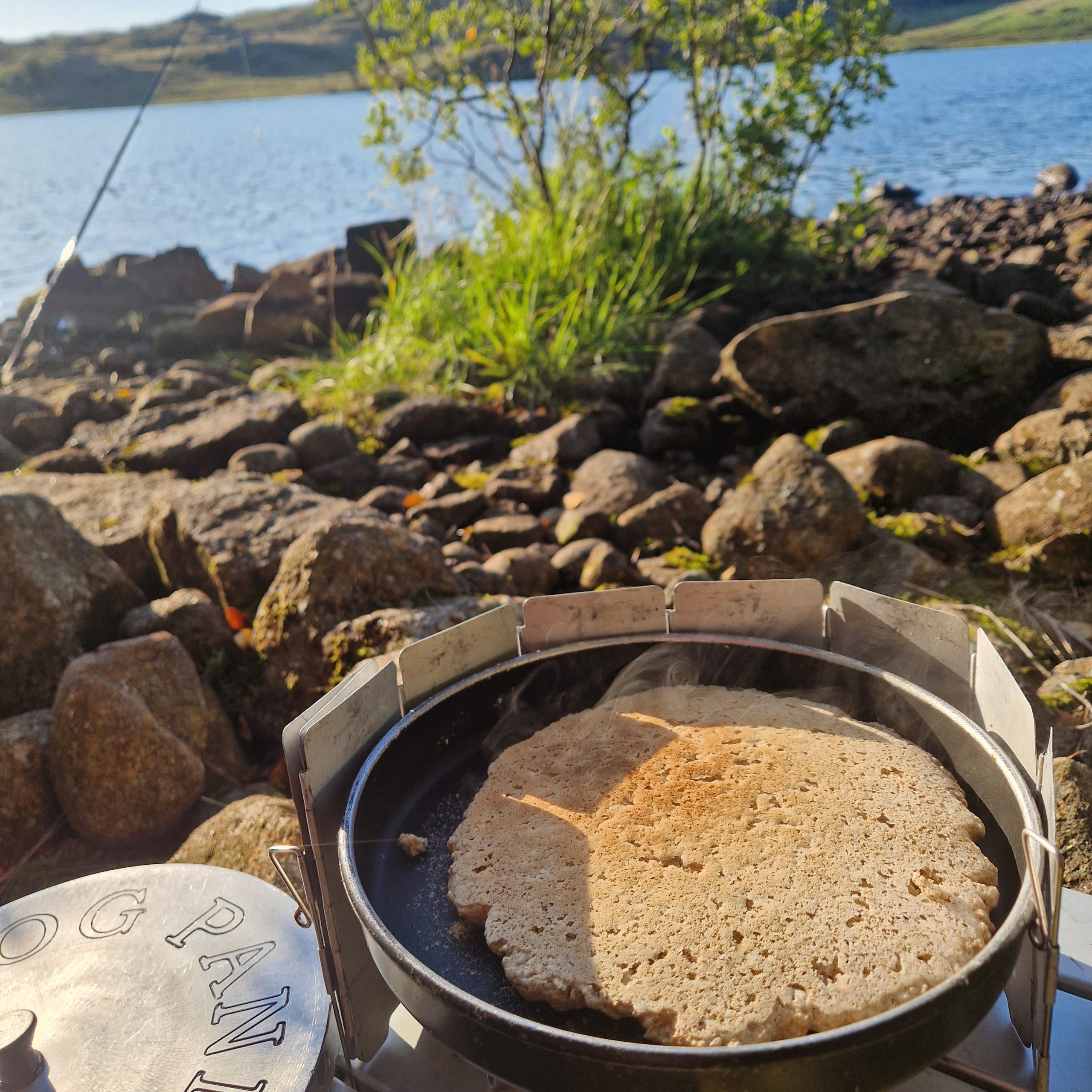 Brød i steikepanne på tur