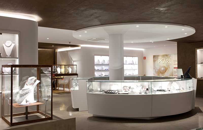 Interior de nuestra tienda de perlas PerArt Cort Majorca Pearls