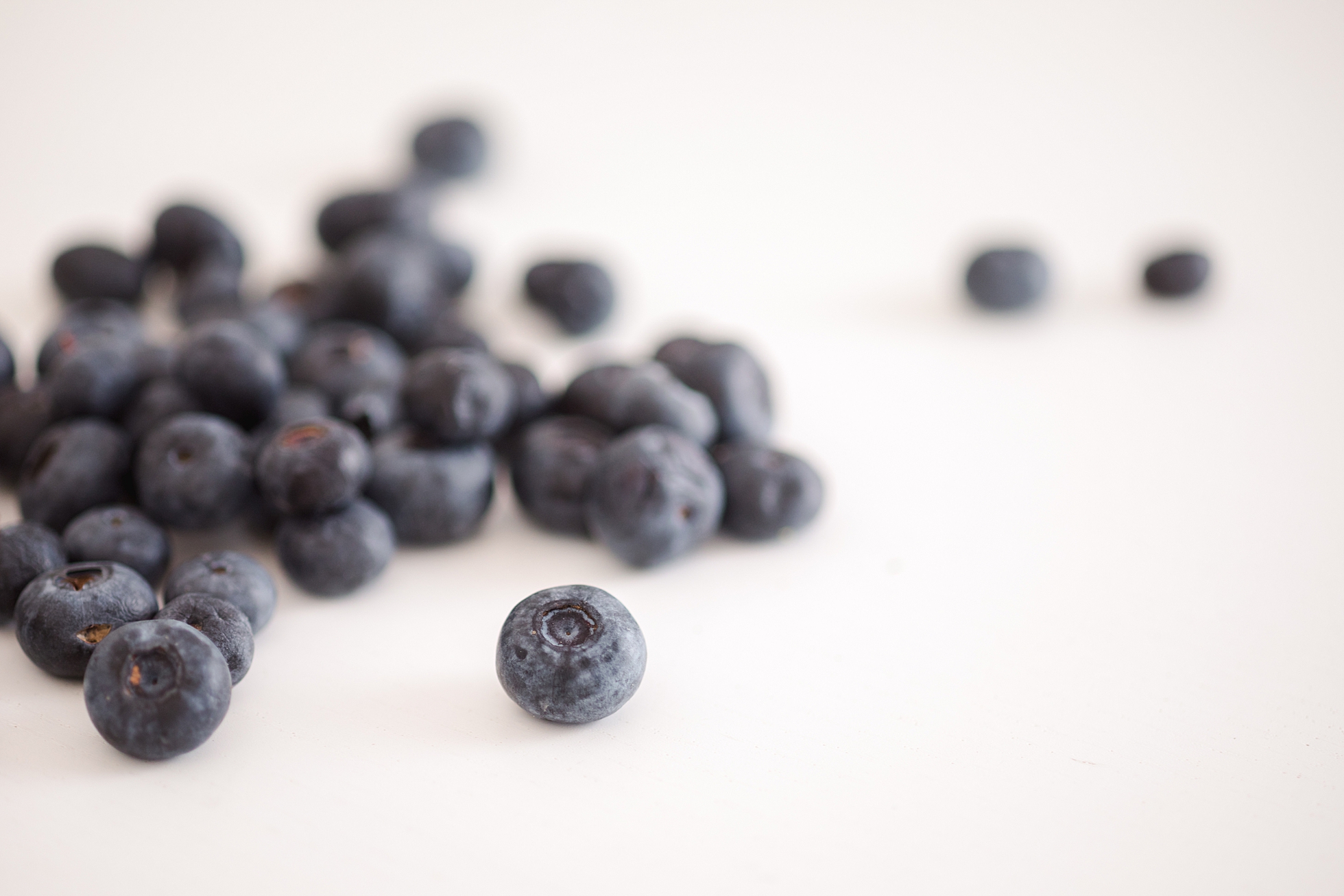 Healthy blueberries scattered