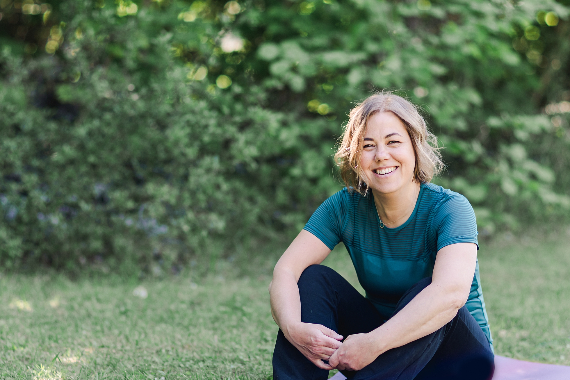 A relaxed photo of Cecilia Isakson from Urban Paleo wearing yoga clothes