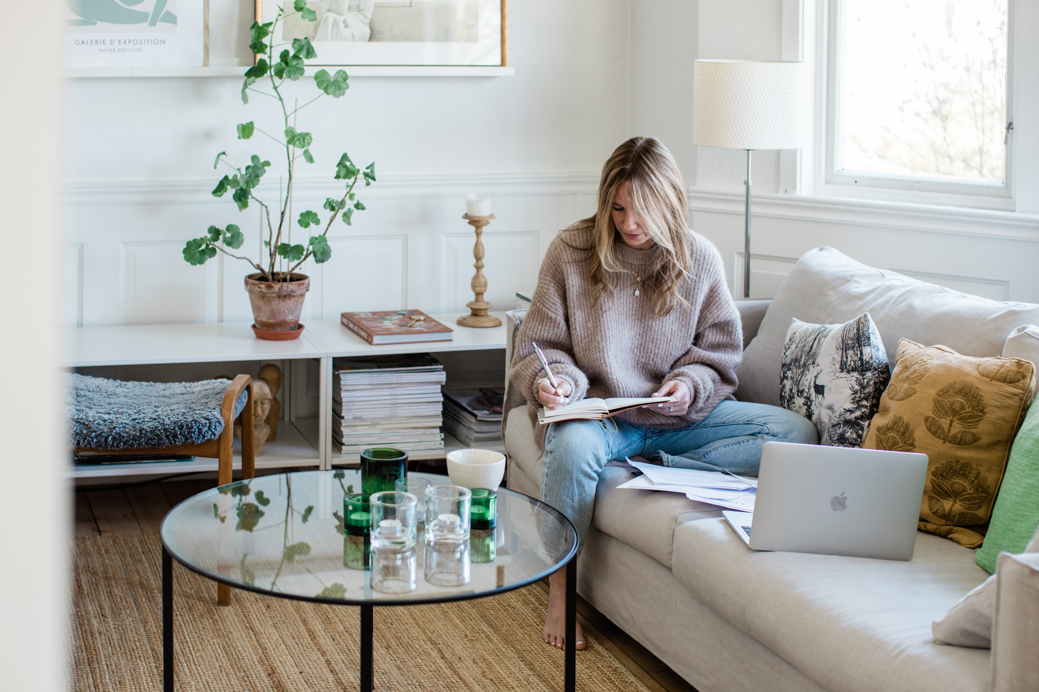 personal brand photo of coach Sara Flumé working from home