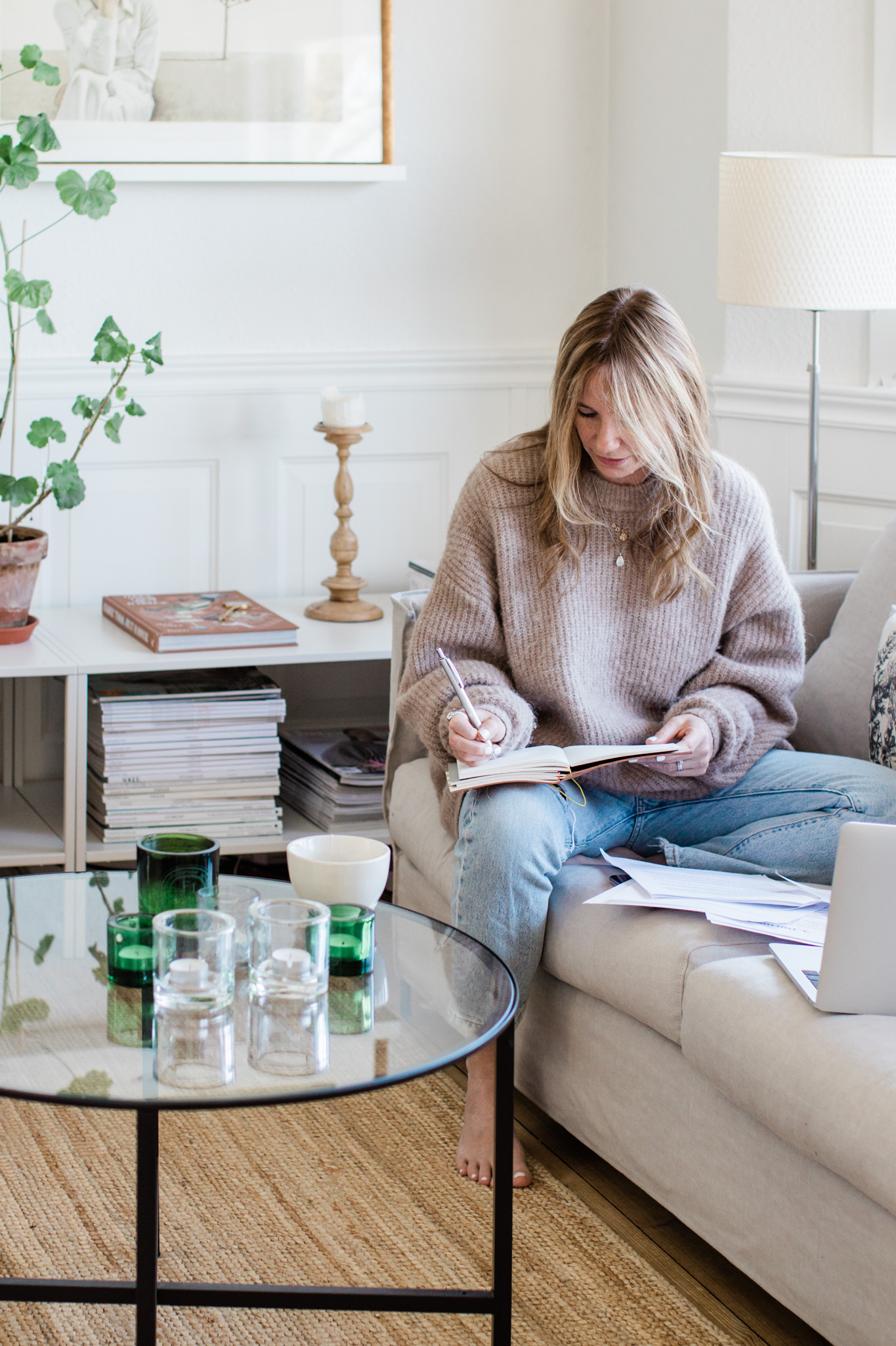 branding photo of Stockholm life coach Sara Flumé writing in a notebook