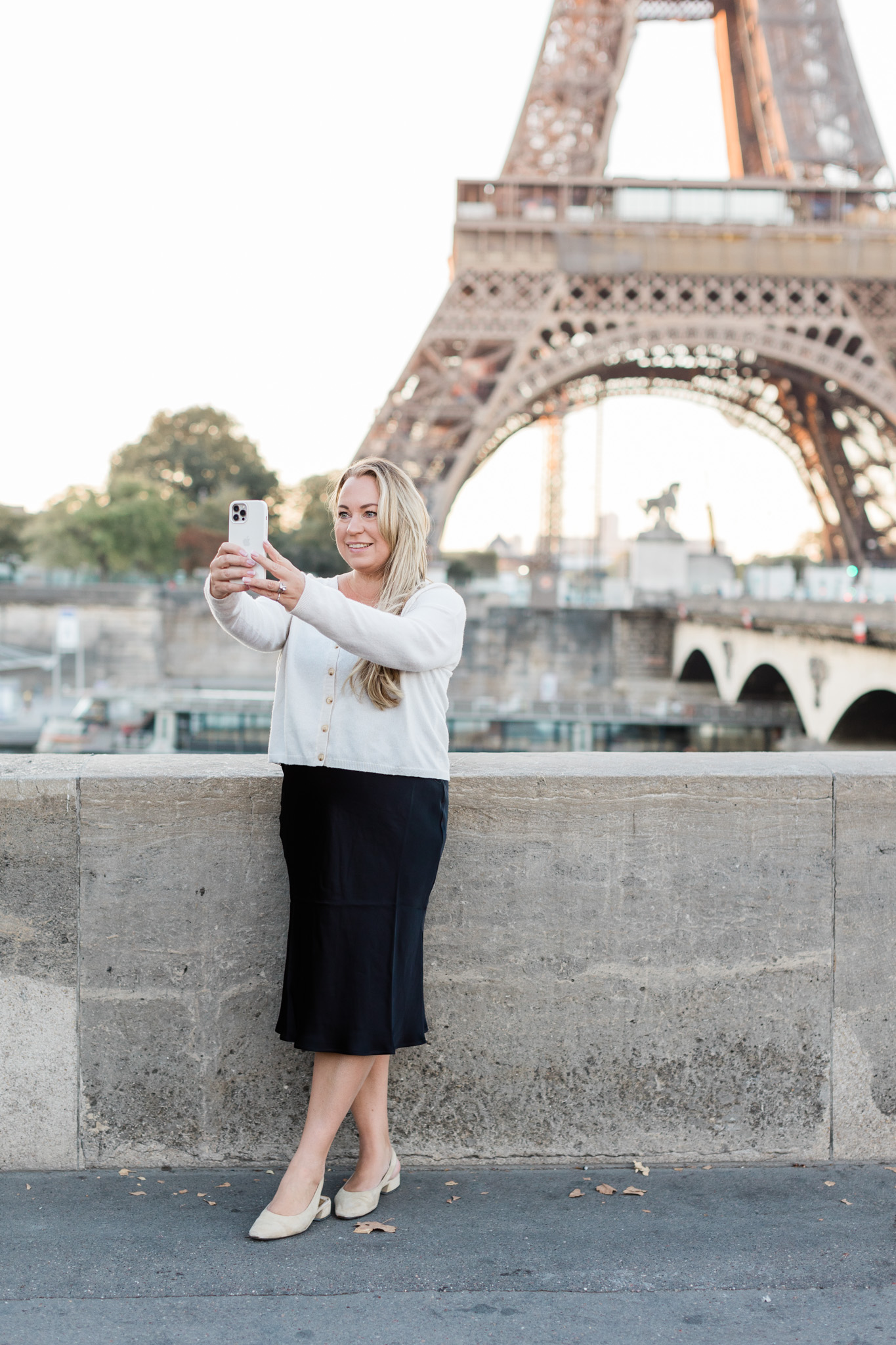 a photo of brand coach Malin Hammar-Blomwall taking a selfie in front of the Eiffel Tower in Paris