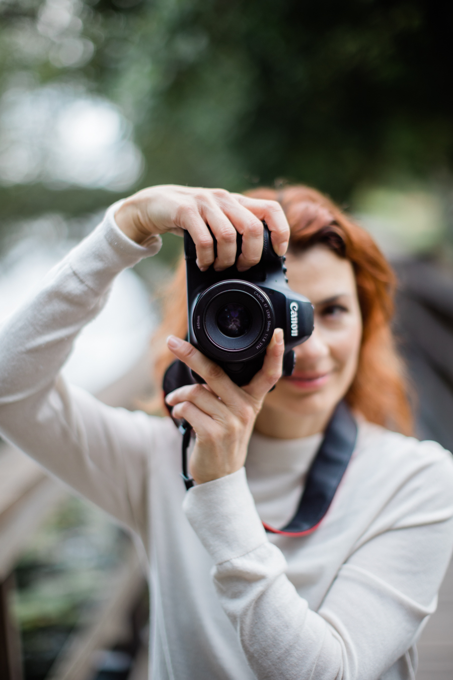 a personal brand photo of writer Alexandra Mateus taking a photo