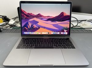 Apple MacBook Pro 13 inch 2019
