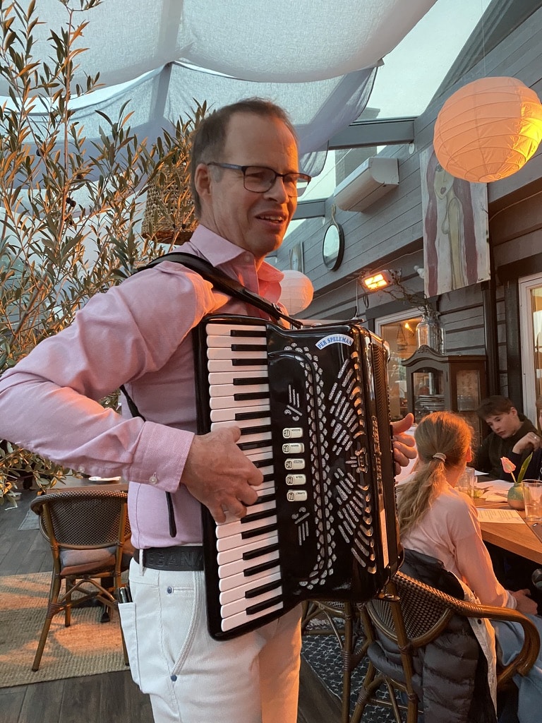 Party: Allsång på Ingarö,