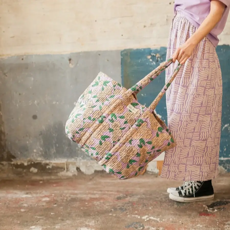 Quiltet shopper net med blomster