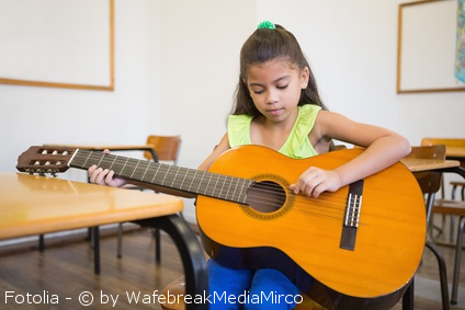 Quelle est la taille de guitare adaptée selon l'âge d'un enfant ? - Cours  de musique à domicile