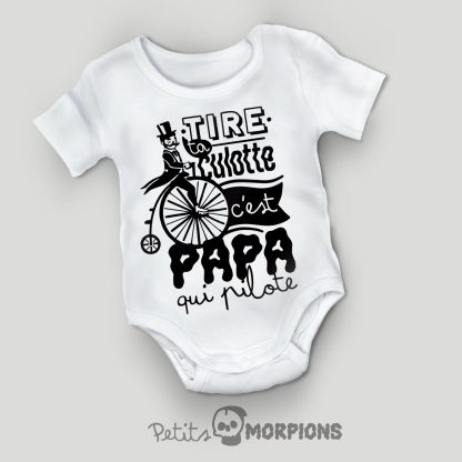 Tire ta culotte c'est Papa qui pilote - Body blanc rigolo sur le thème du papa, cadeau idéal et humoristique pour cadeau de naissance pour bébé, vêtements rigolos pour enfants, vélo, père, culotte