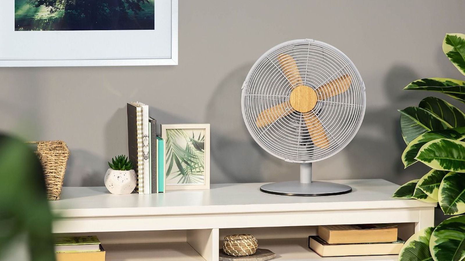 Russell Hobbs 12 inch Scandi fan - Attractive and budget-friendly
