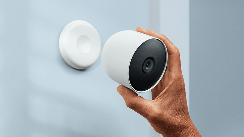 La Google Nest Cam sans fil se pose son socle aimanté