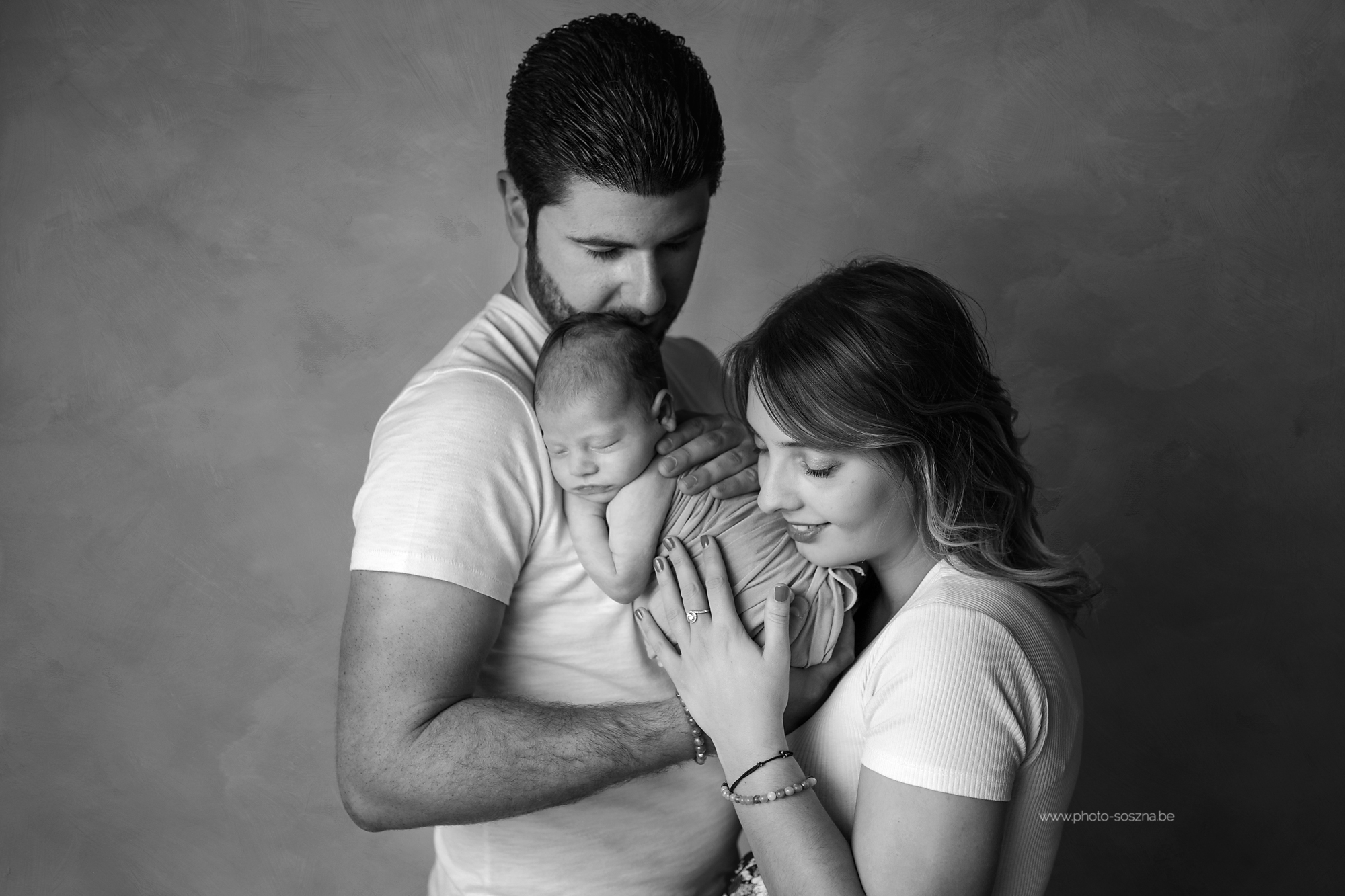 photographe nouveau-né famille bébé studio