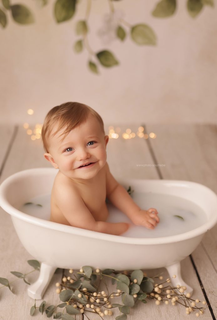 Séance photo bain de lait bébé