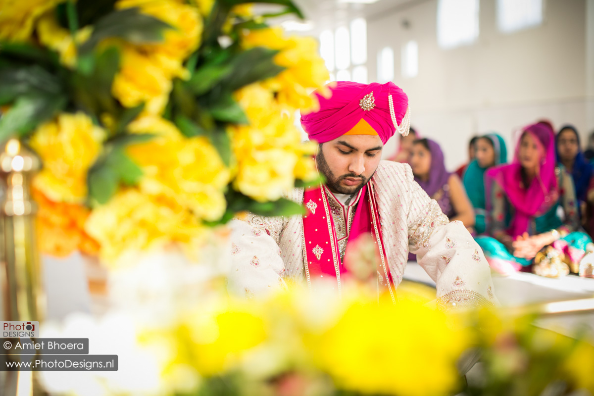 Karanjit-trouwt-met-Anjenie-volgens-de-Sikh-Huwelijks-in-Sri-Guru-Singh-Sabha-te-Den-Haag_0001