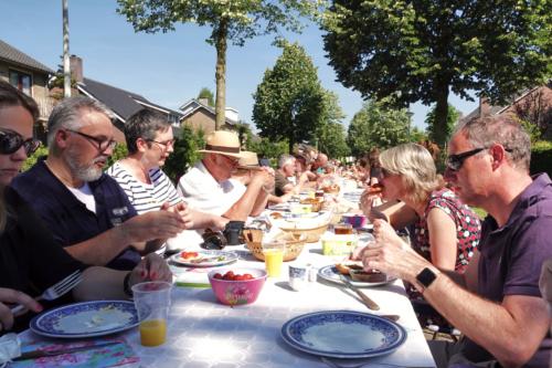 Ontbijt met buurtgenoten