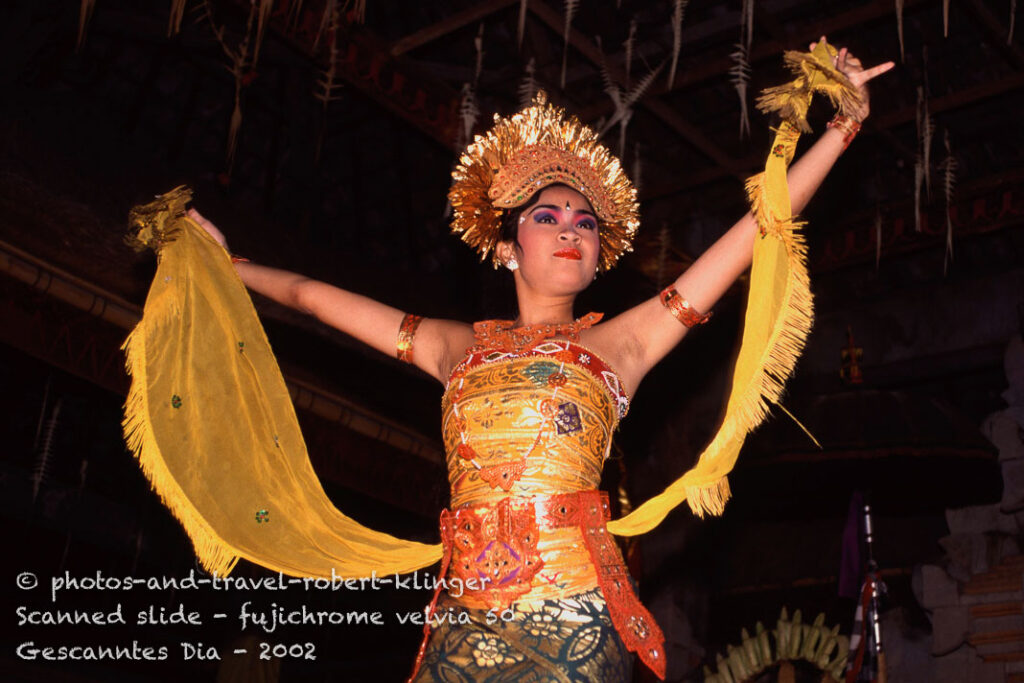 A balinese dancing woman