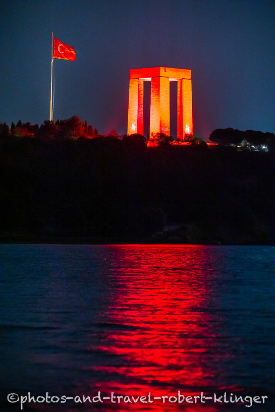 The Çanakkale Martyrs' Memorial and a huge turkish flag