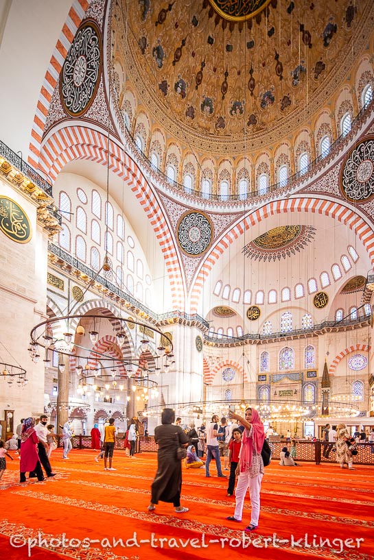 A interior photo of Süleymaniye Mosque