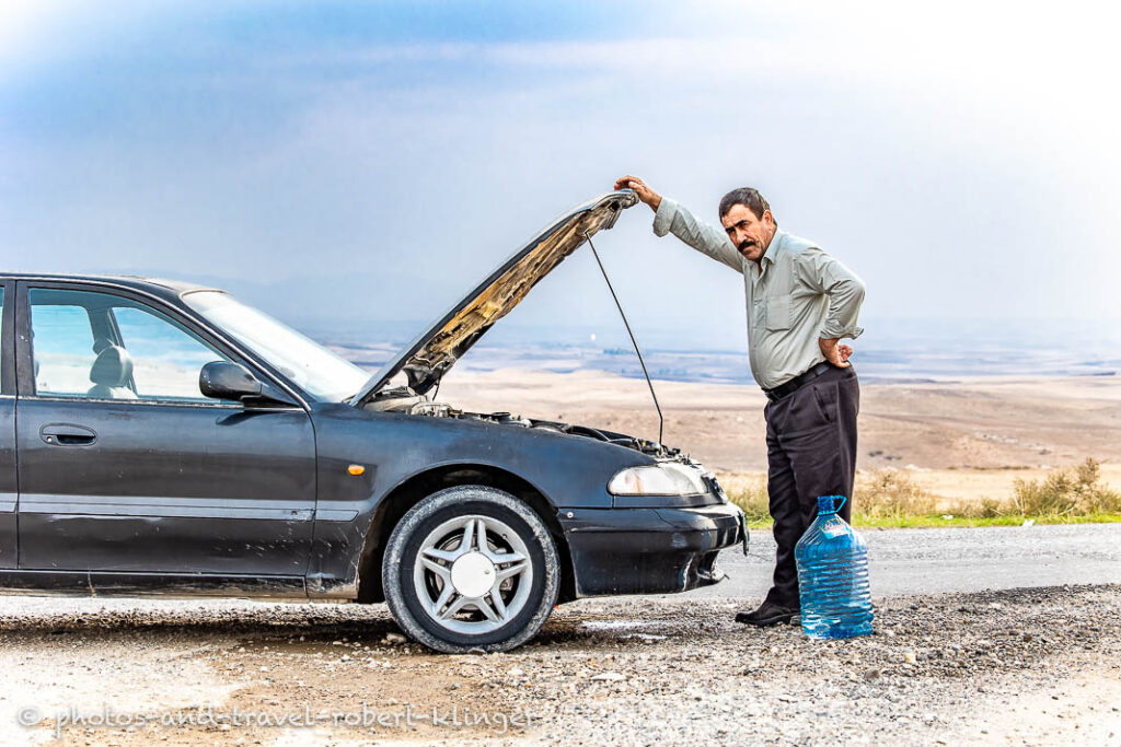 An Iraki man having a breakdown on the road in Kurdistane