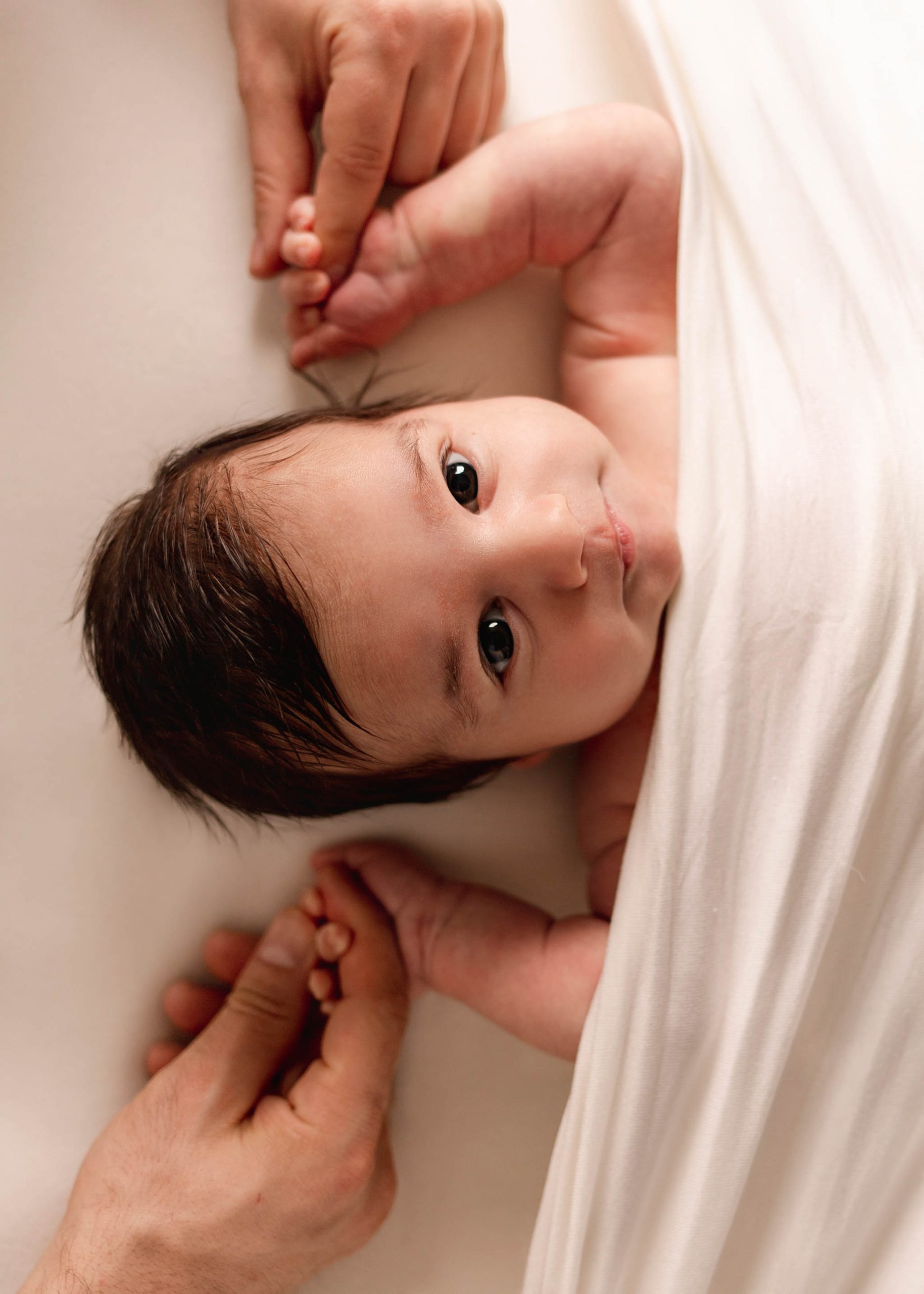 mysiga nyföddbilder med fotograf i västerås