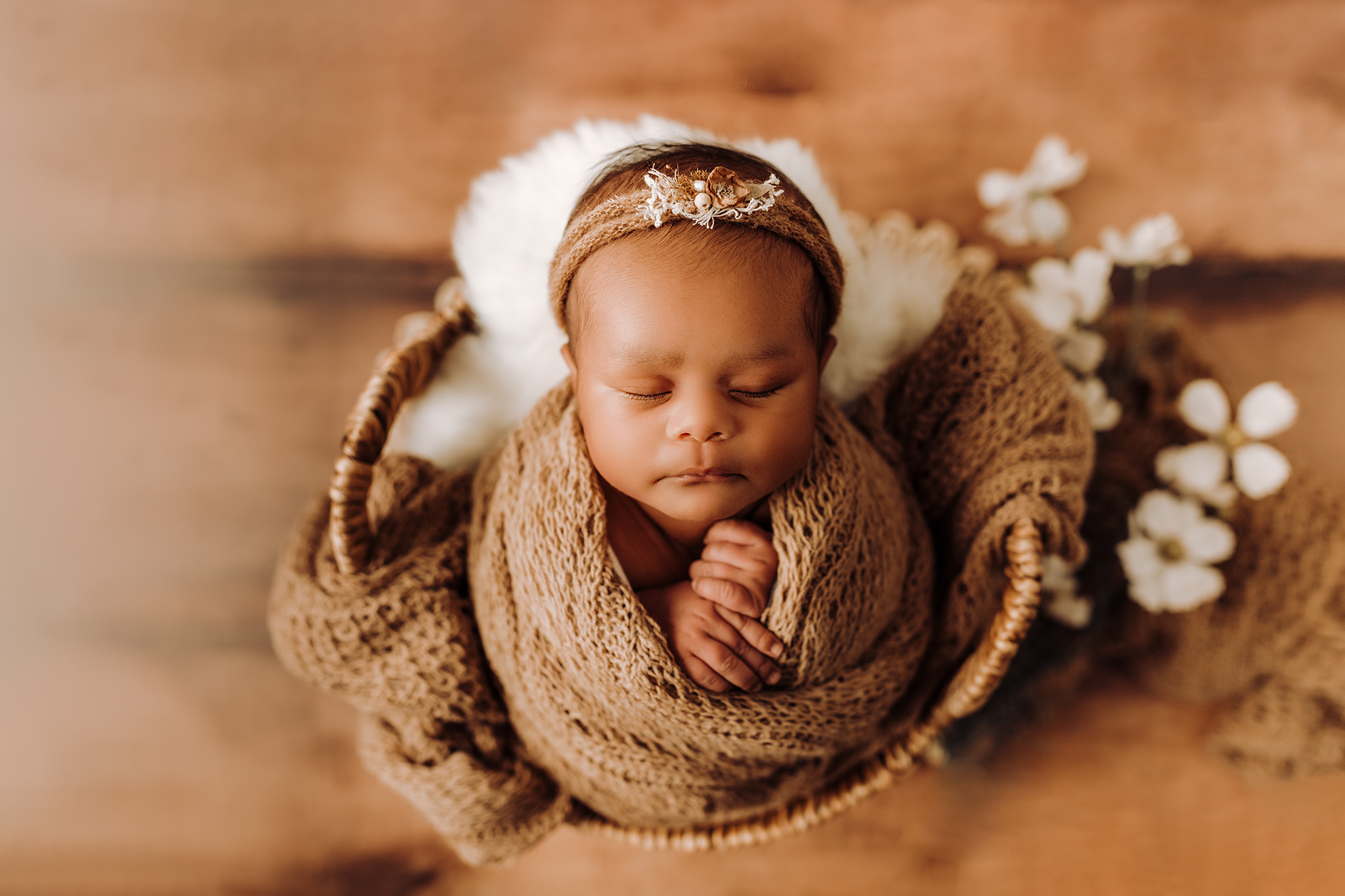 bohemisk nyföddfotografering med fotograf i västerås