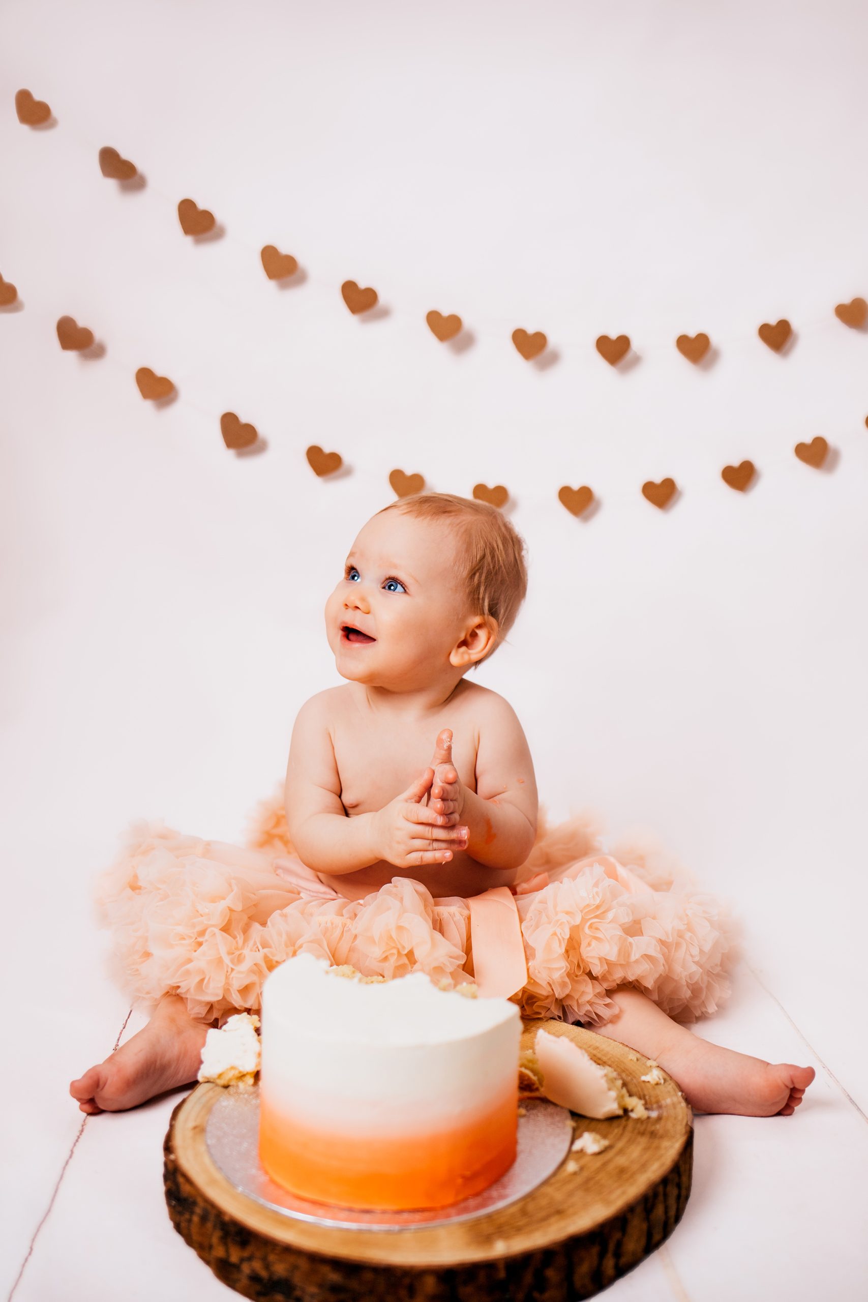 smash the cake och mjölkbad fotografering med barnfotograf i västerås
