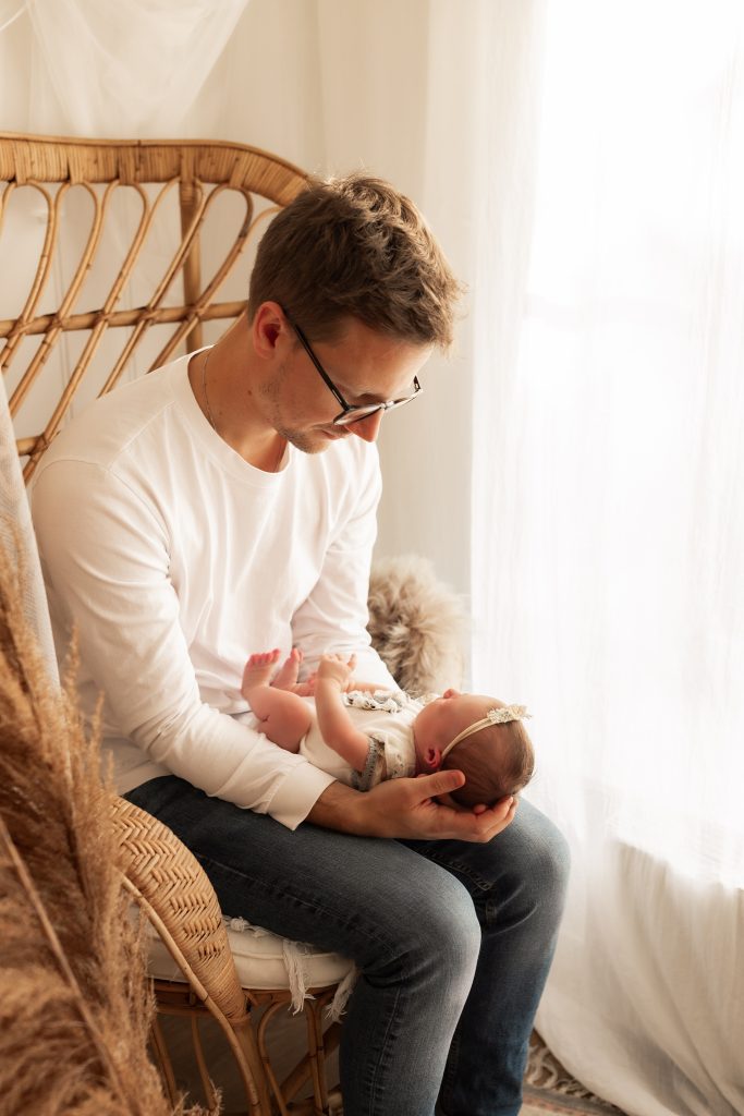 nyföddfotografering i västerås men familjebilder