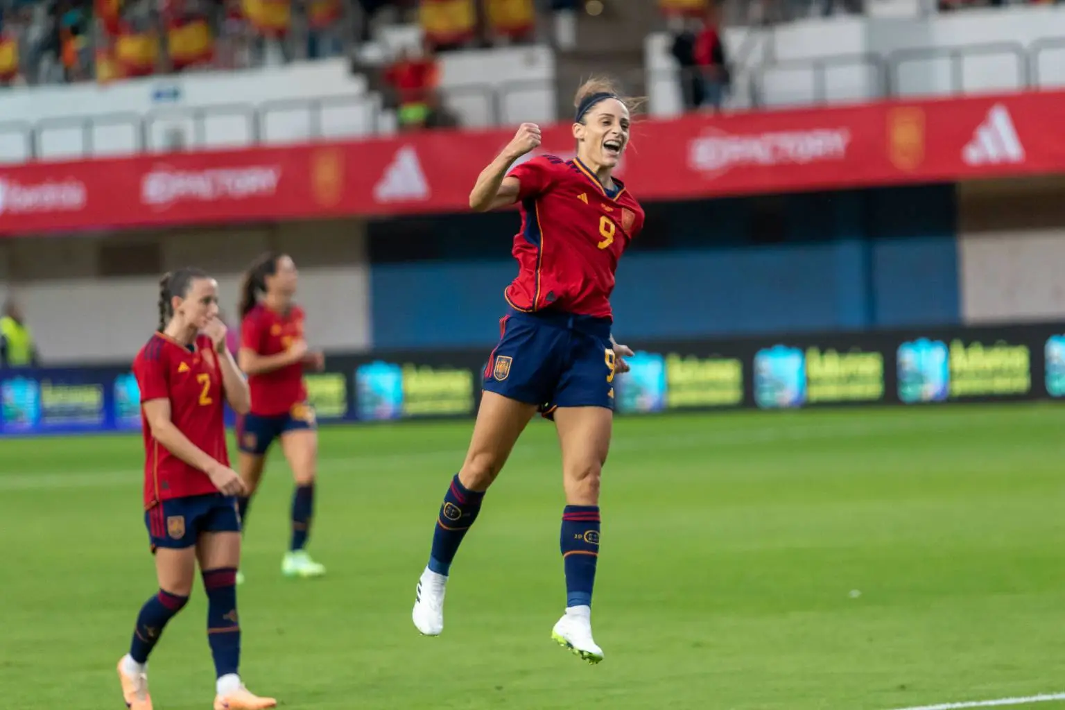 Celebrando gol-Esther
