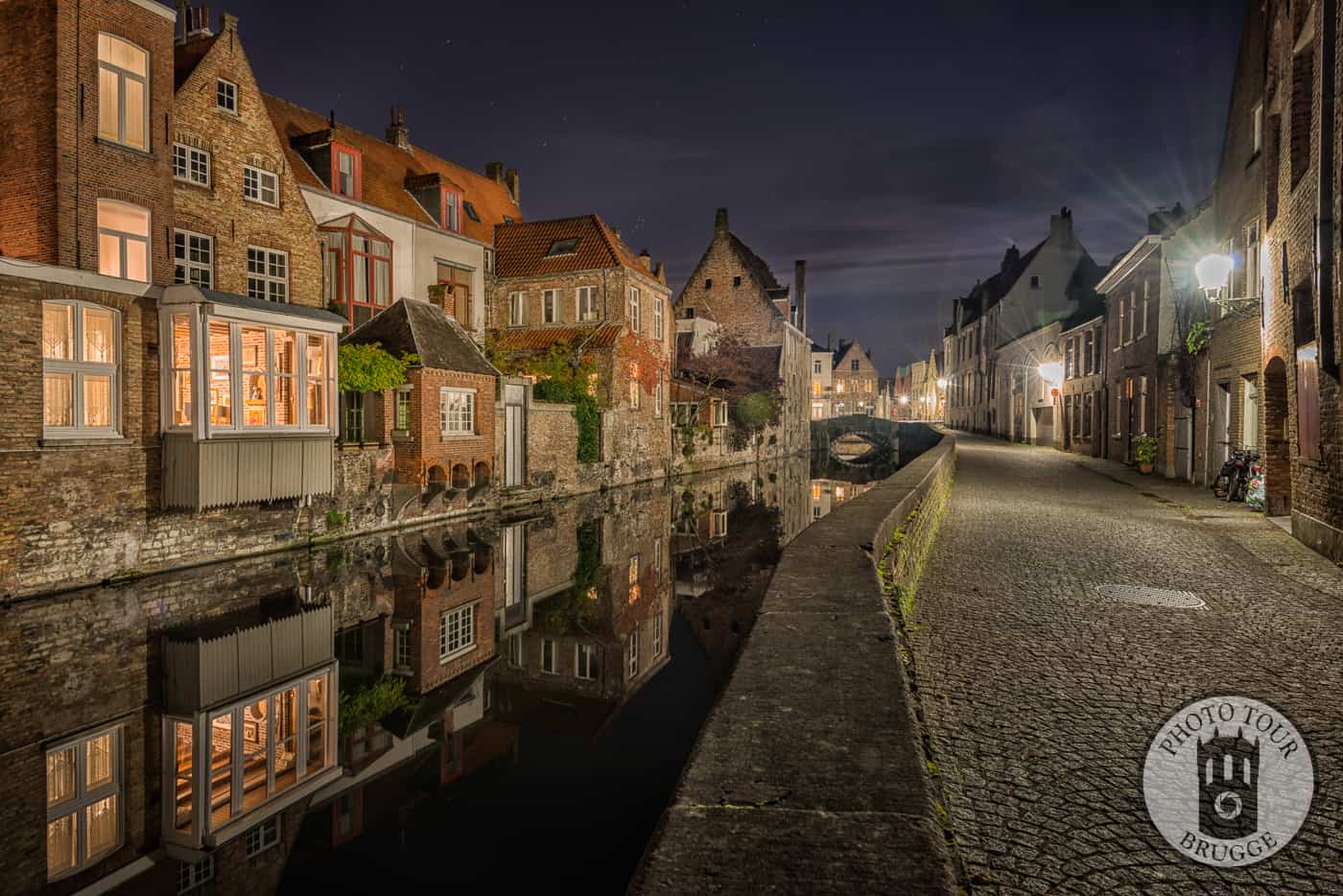 The Golden Hand (Goulden Hand) canal is lit up in Bruges Belgium. Photo by Photo Tour Brugge.
